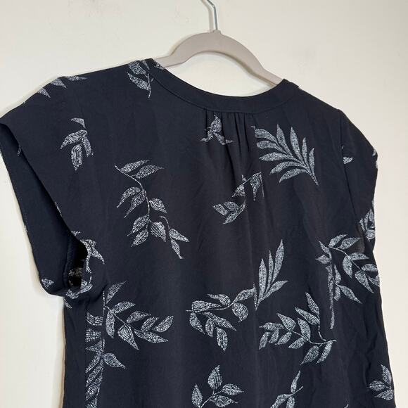 41 Hawthorn Women’s Split Neck Short Sleeve Blouse Black Leaf Print NWT Small - Picture 5 of 7